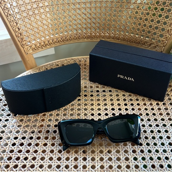 NWT Prada Sunglasses with Triangle Logo - Picture 1 of 8